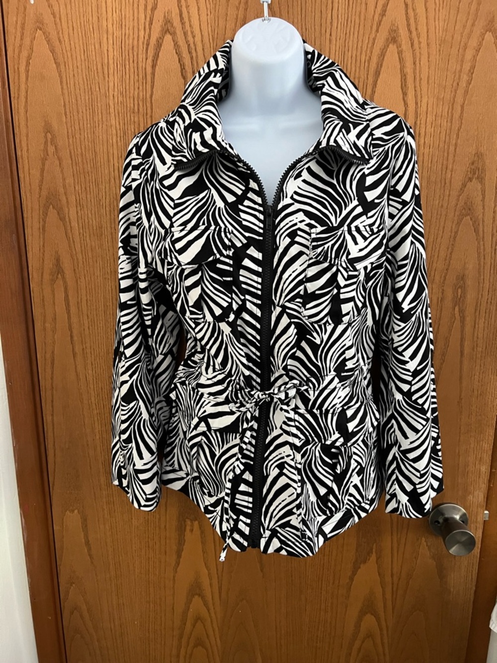Appraisal Women's Black & White Zebra Print Zip Front Jacket